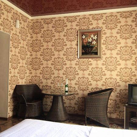 Carzone Motel Bishkek Exterior foto